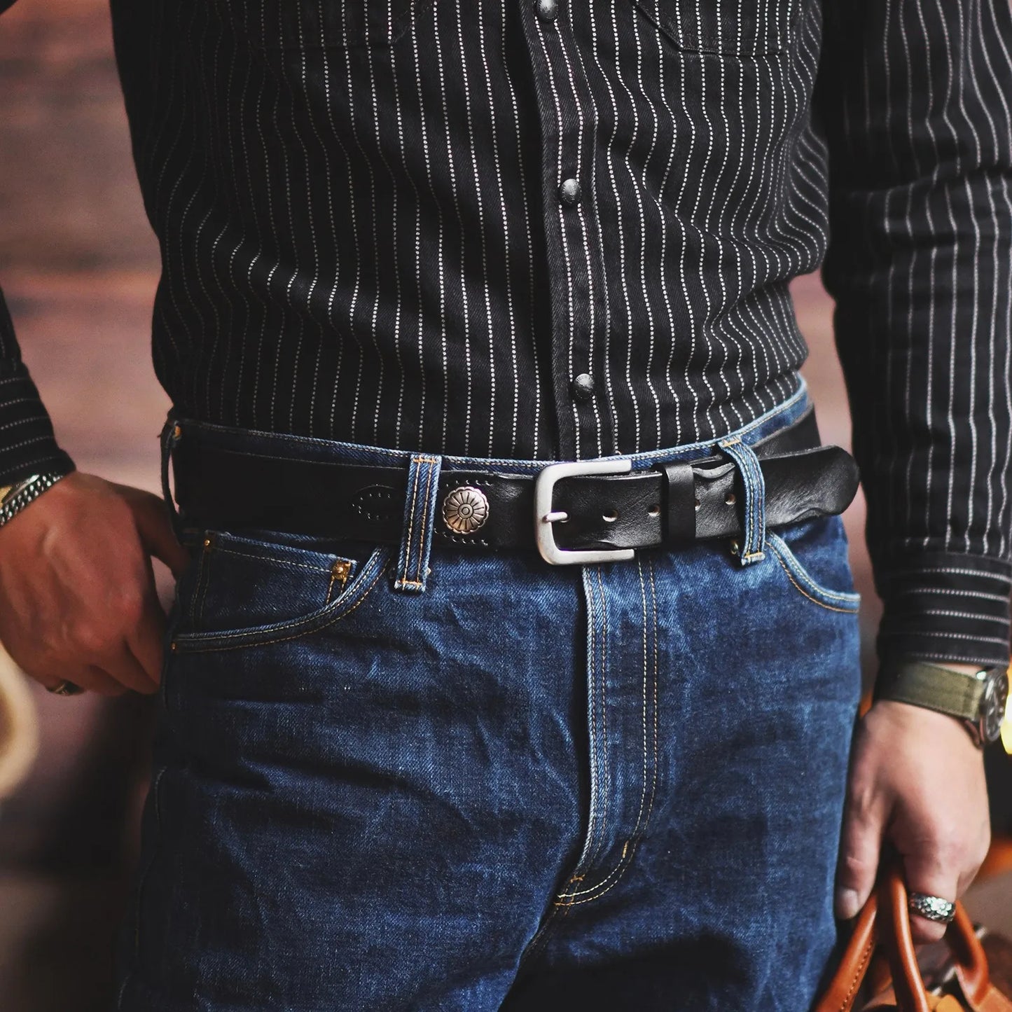 Ceinture élégante de cow-boy en cuir véritable